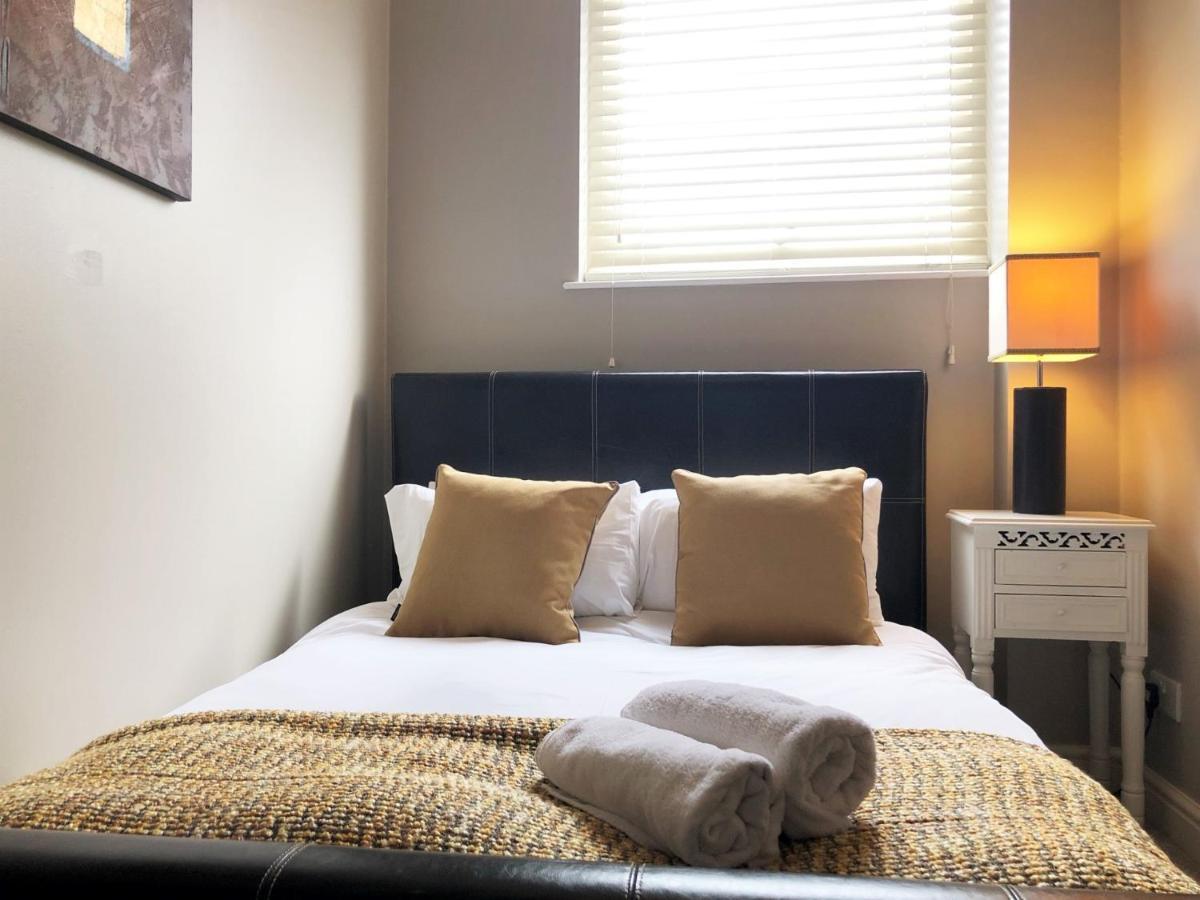 The Courtyard 2 Bedroom Apartments In Central Windsor With Parking 외부 사진