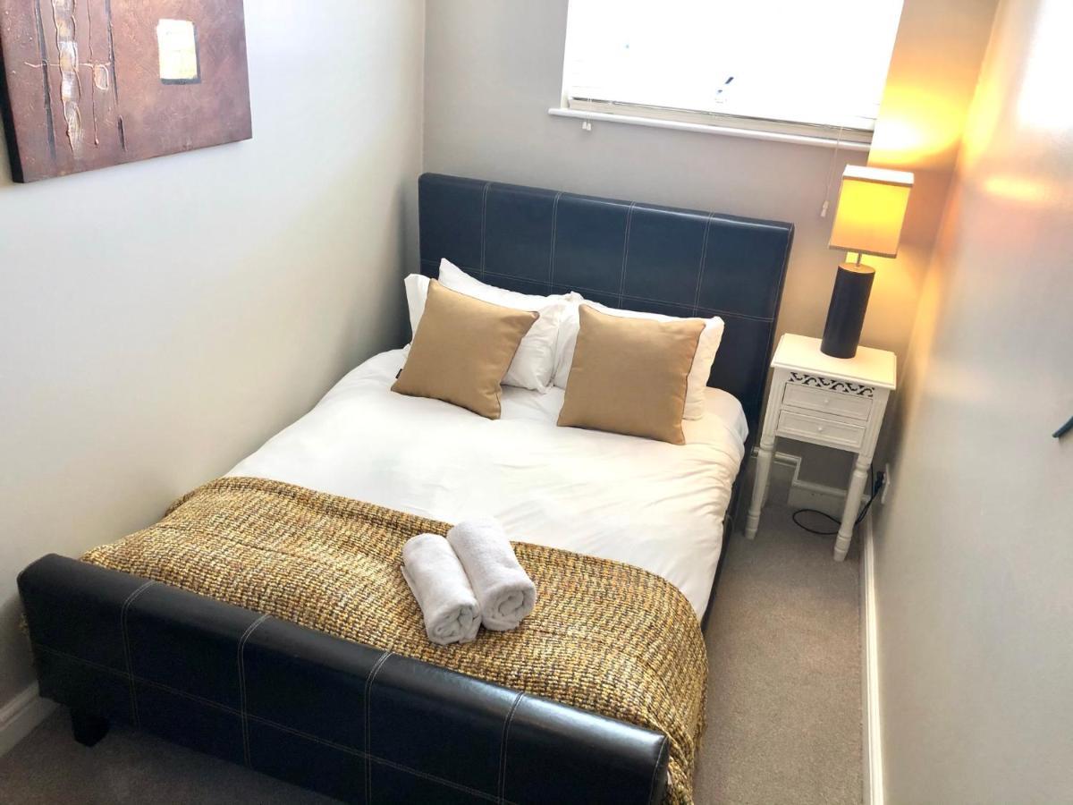 The Courtyard 2 Bedroom Apartments In Central Windsor With Parking 외부 사진