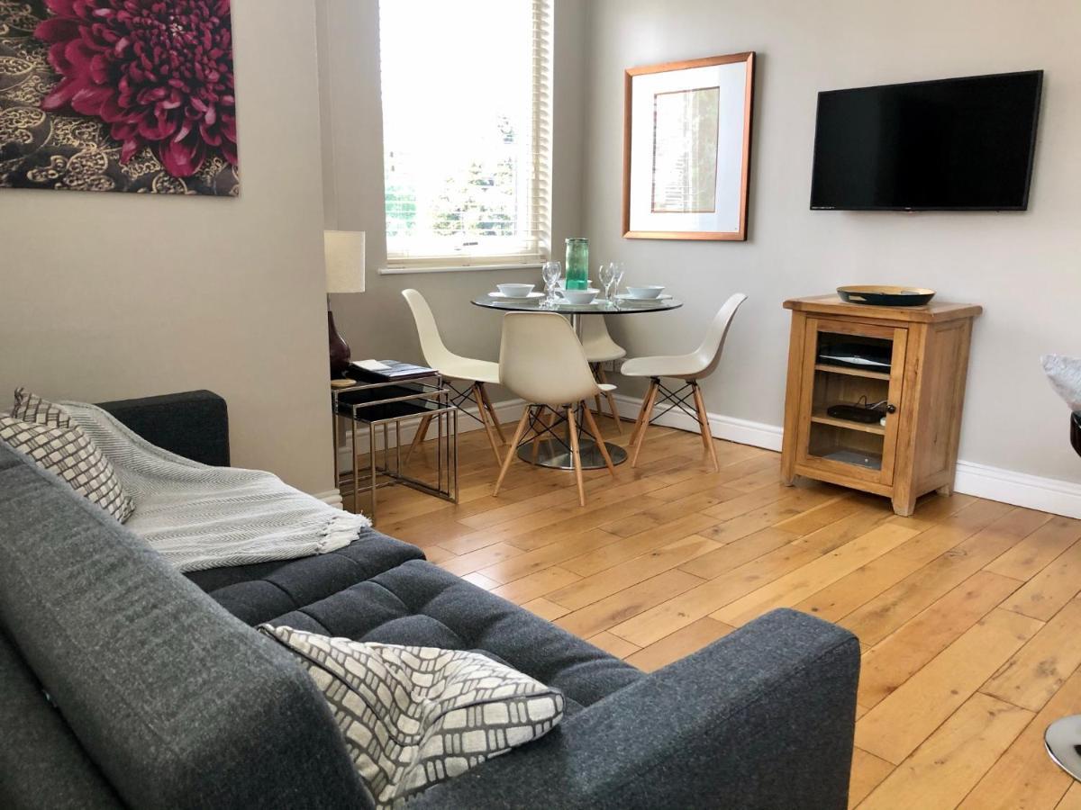 The Courtyard 2 Bedroom Apartments In Central Windsor With Parking 외부 사진