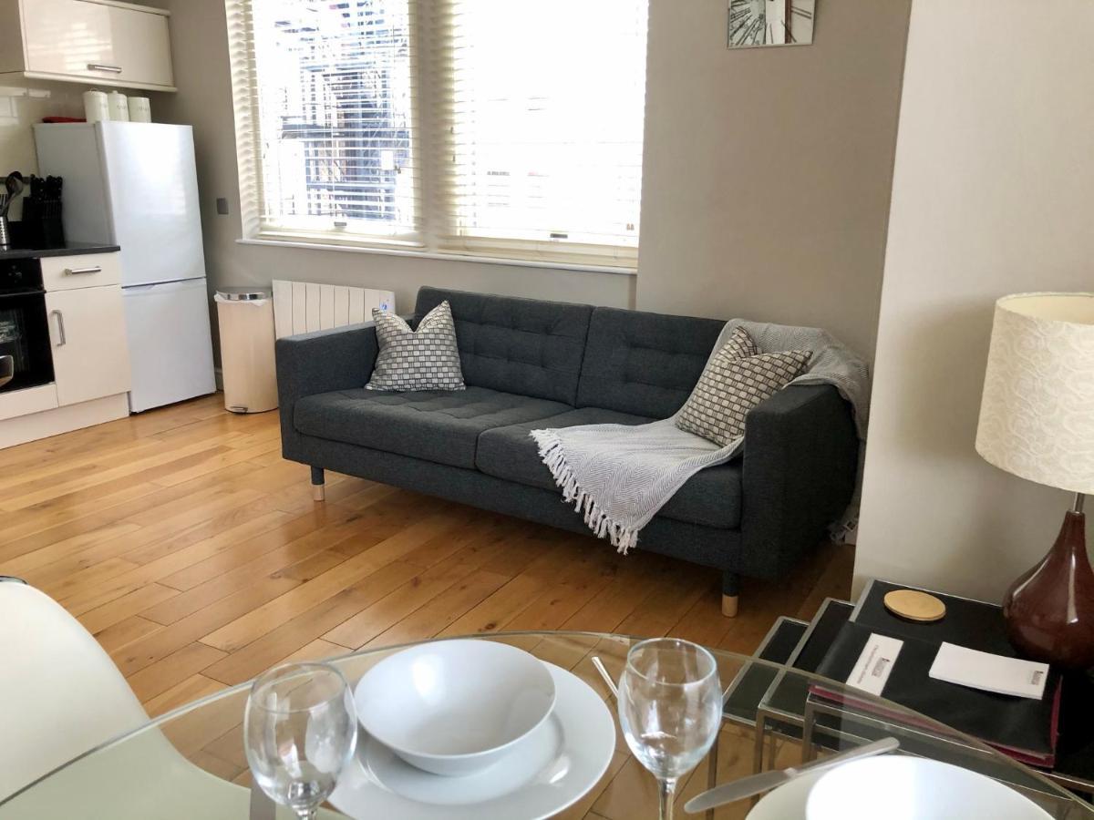 The Courtyard 2 Bedroom Apartments In Central Windsor With Parking 외부 사진