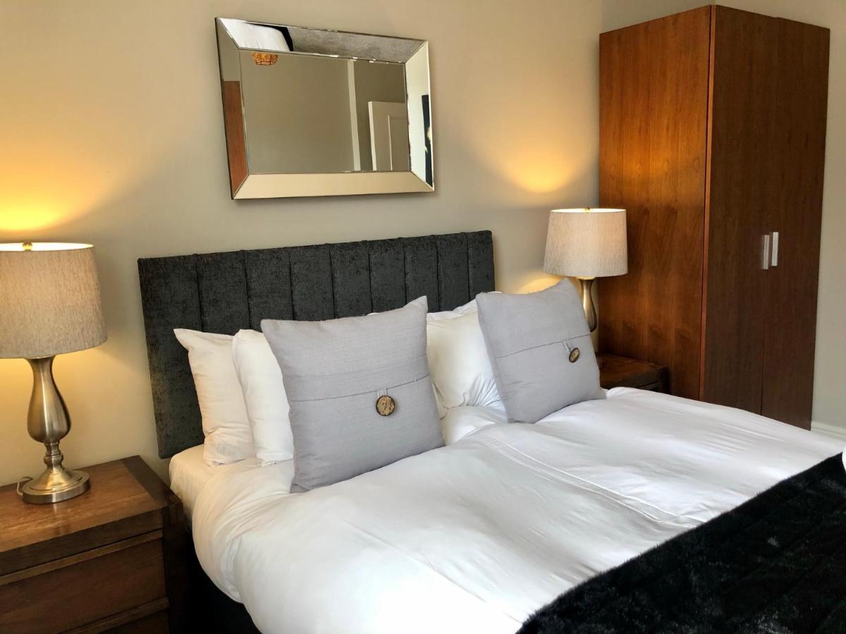 The Courtyard 2 Bedroom Apartments In Central Windsor With Parking 외부 사진