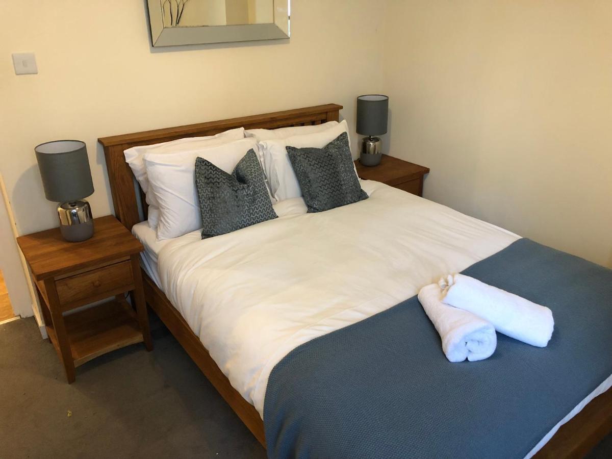 The Courtyard 2 Bedroom Apartments In Central Windsor With Parking 외부 사진