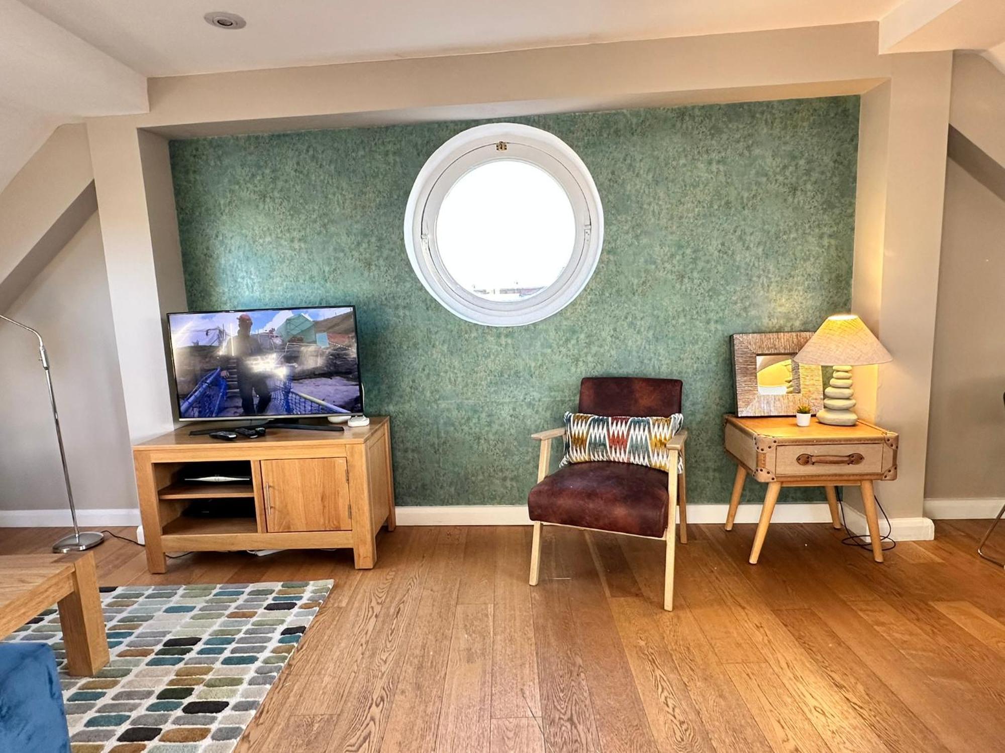 The Courtyard 2 Bedroom Apartments In Central Windsor With Parking 외부 사진