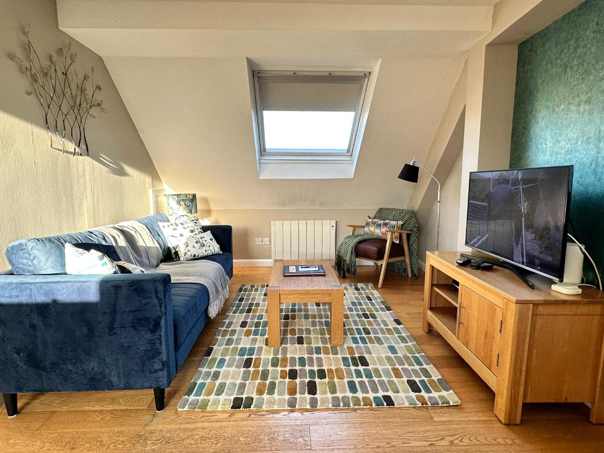 The Courtyard 2 Bedroom Apartments In Central Windsor With Parking 외부 사진