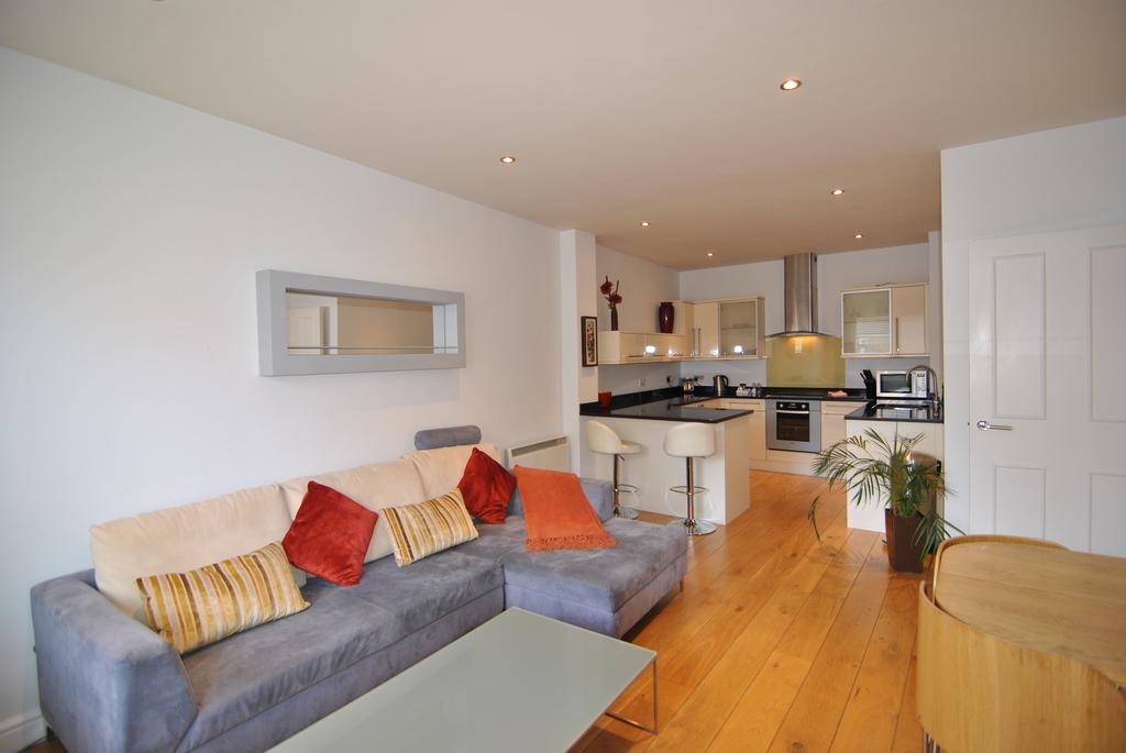 The Courtyard 2 Bedroom Apartments In Central Windsor With Parking 외부 사진