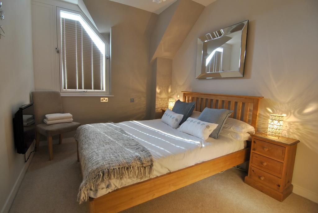 The Courtyard 2 Bedroom Apartments In Central Windsor With Parking 외부 사진