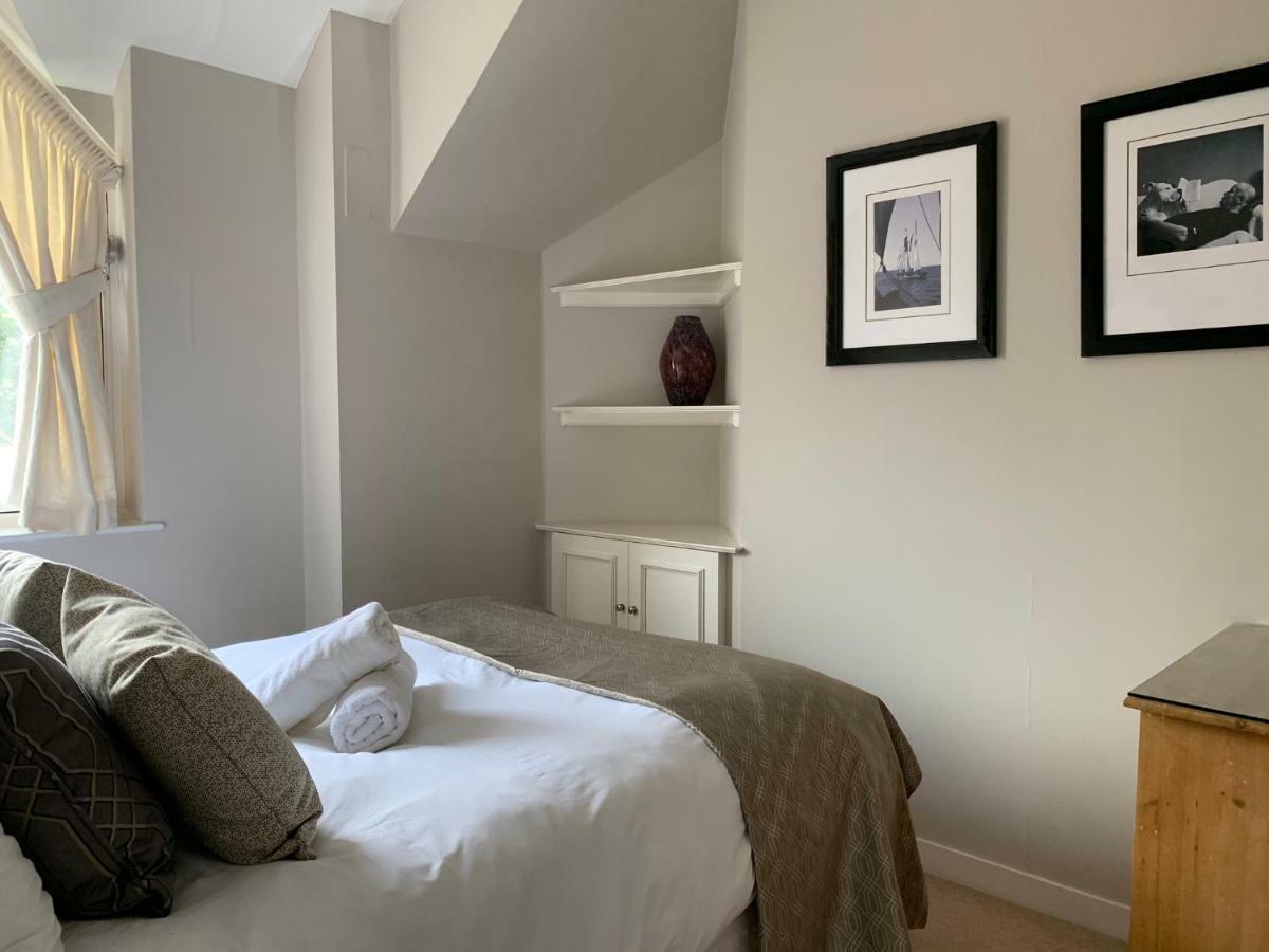 The Courtyard 2 Bedroom Apartments In Central Windsor With Parking 외부 사진